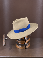 Mauro Guerresco - Cappello in Lana Cammello con Fiocco Blu 671830