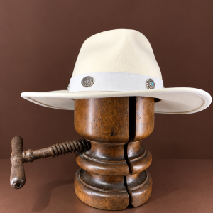 Mauro Guerresco - Cappello in Lana Bianco con Borchie Argento 671821